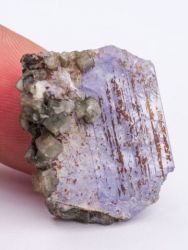 Tanzanit, chabazit