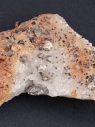 Scheelit, fluorit, křemen