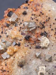 Scheelit, fluorit, křemen