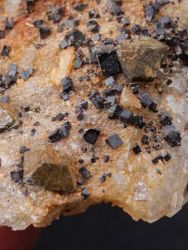 Scheelit, fluorit, křemen